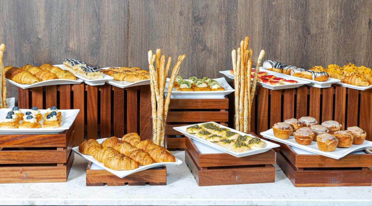 Seven Gardens Hotel Рияд Екстериор снимка